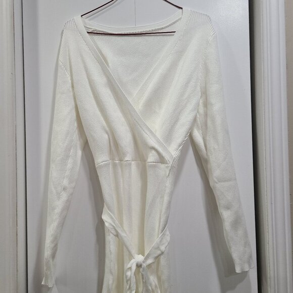 😳BUY 1,GET 2 FREE😳 white dress long sleeve, tie up waist , v neck - Picture 3 of 4